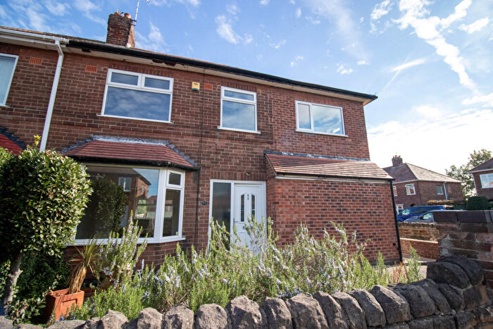 4 Bedroom Semi Detached House To Rent In Leyton Crescent, Beeston, Nottingham, NG9