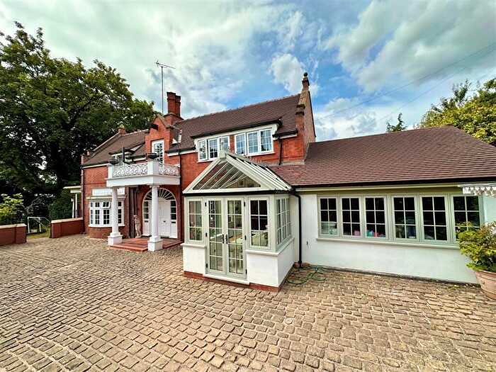 4 Bedroom Detached House For Sale In Buxton Road West, Disley, Stockport, SK12
