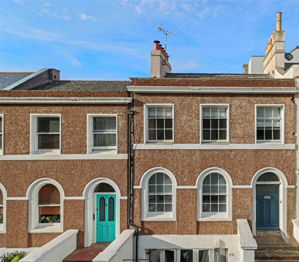 2 Bedroom Flat For Sale In East Ascent, St. Leonards-On-Sea, TN38