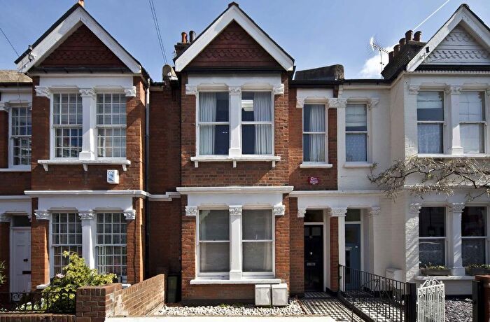 2 Bedroom Flat To Rent In Ivy Crescent, Chiswick, W4