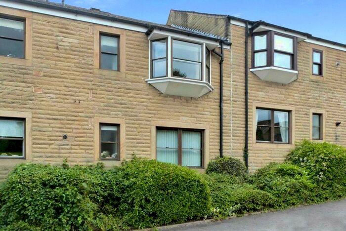 2 Bedroom Flat To Rent In Castle Gate, Ilkley, West Yorkshire, Uk, LS29