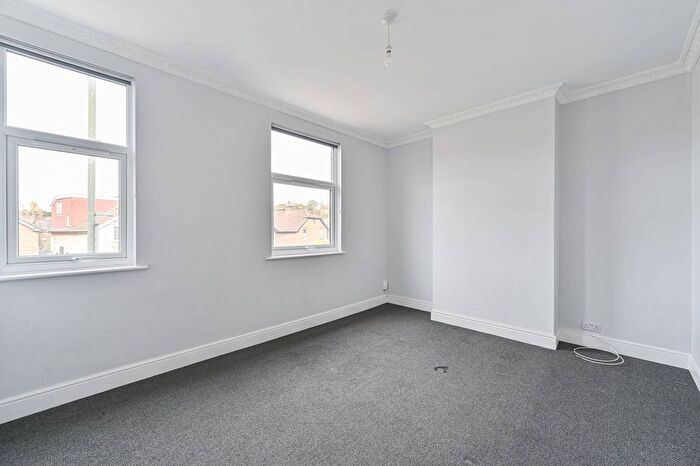2 Bedroom Flat To Rent In Beckenham Lane, Shortlands, Bromley, BR2