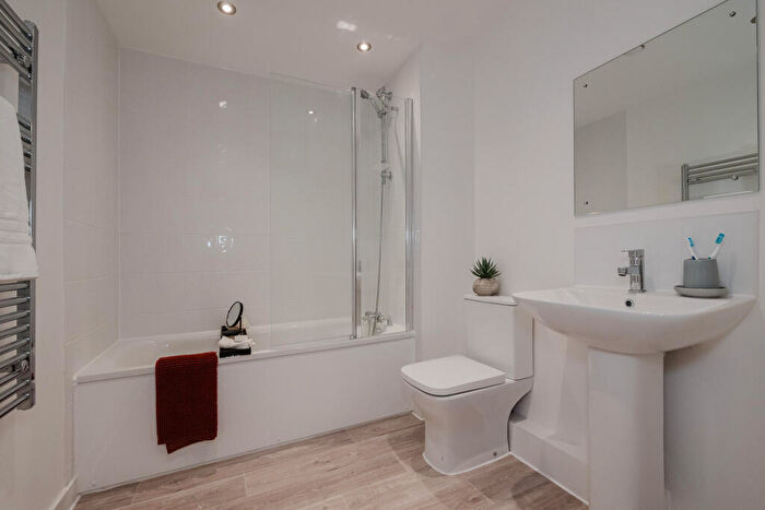 2 Bedroom Apartment To Rent In Brick Kiln Road, Manchester, M12