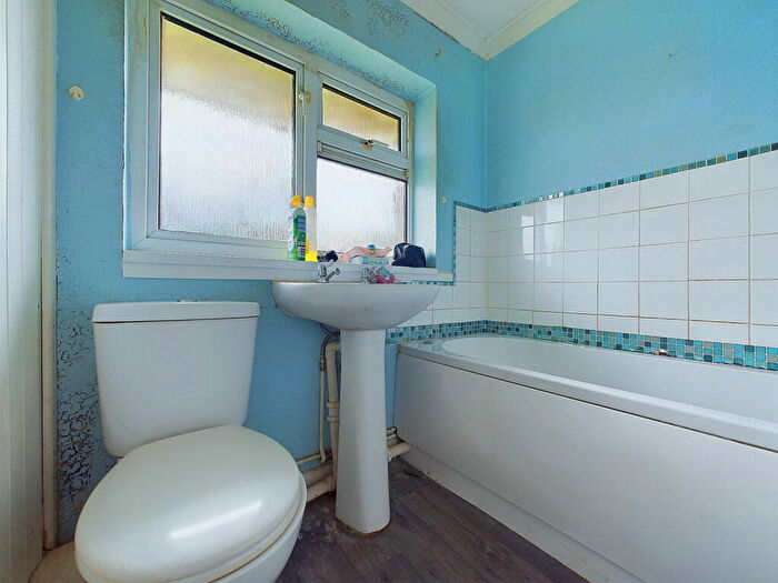 1 Bedroom Flat For Sale In Millfield, Sompting, BN15