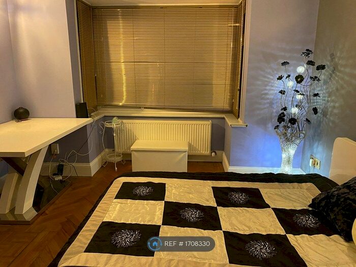 1 Bedroom Property To Rent In Victoria Gardens, London, TW5