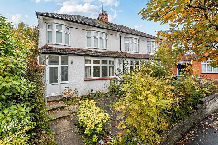 3 Bedroom End Terrace House For Sale In Borden Avenue, Enfield, EN1