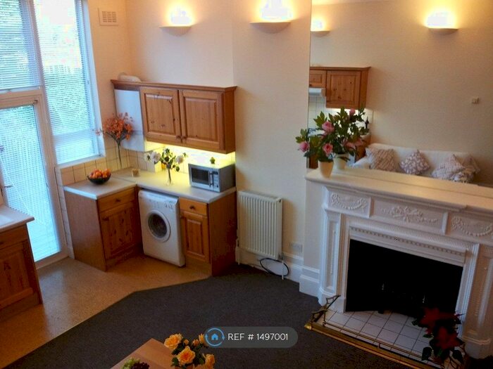 Studio To Rent In Chatsworth Road, London, NW2