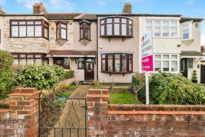 3 Bedroom End Of Terrace House For Sale In Sunningdale Road, Rainham, RM13