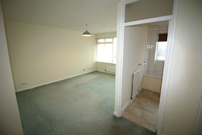 3 Bedroom Flat To Rent In St. Johns Road, Eastbourne, East Sussex, BN20