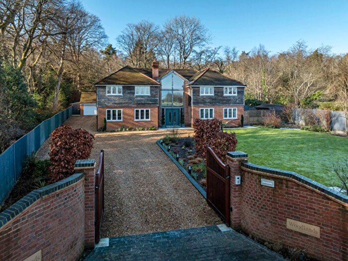 5 Bedroom Detached House For Sale In Chatter Alley, Dogmersfield, RG27