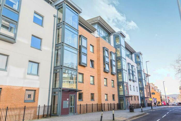 2 Bedroom Apartment To Rent In Deanery Road, Bristol City Centre, BS1