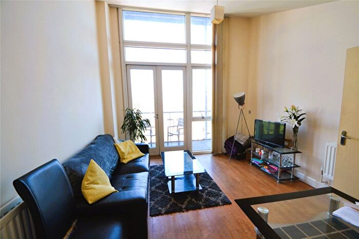 2 Bedroom Flat To Rent In Bath Row, Birmingham, West Midlands, B15