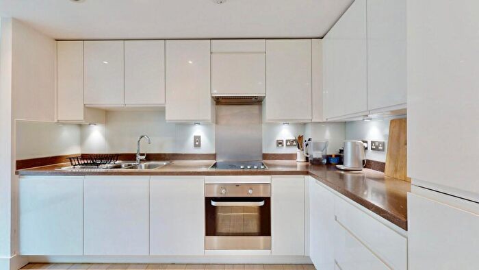3 Bedroom Apartment For Sale In Claremont House, Maple Way, London, SE16