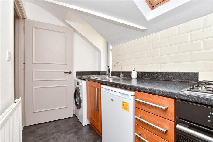 2 Bedroom Flat For Sale In Clarendon Road, Wallington, Surrey, SM6