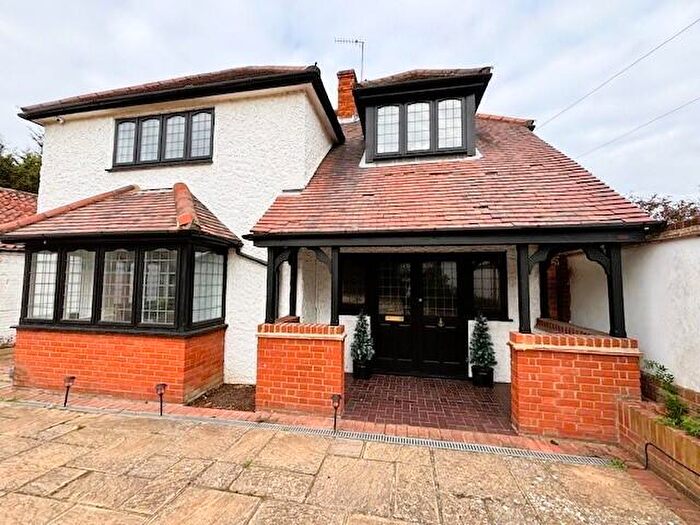 4 Bedroom Detached House For Sale In Ockendon Road, Upminster, Essex, RM14