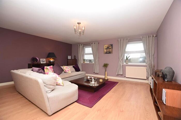 2 Bedroom Flat To Rent In Wick Road, Bristol, BS4