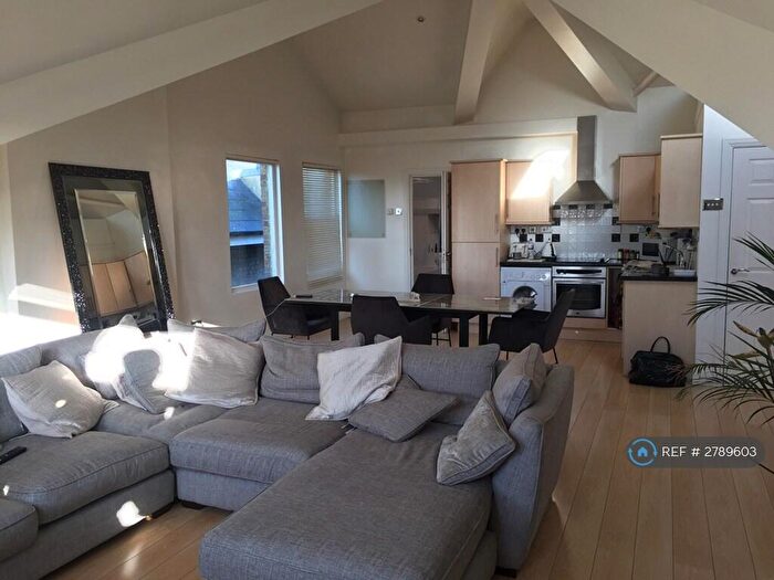 1 Bedroom Flat To Rent In Queens Road, Buckhurst Hill, IG9