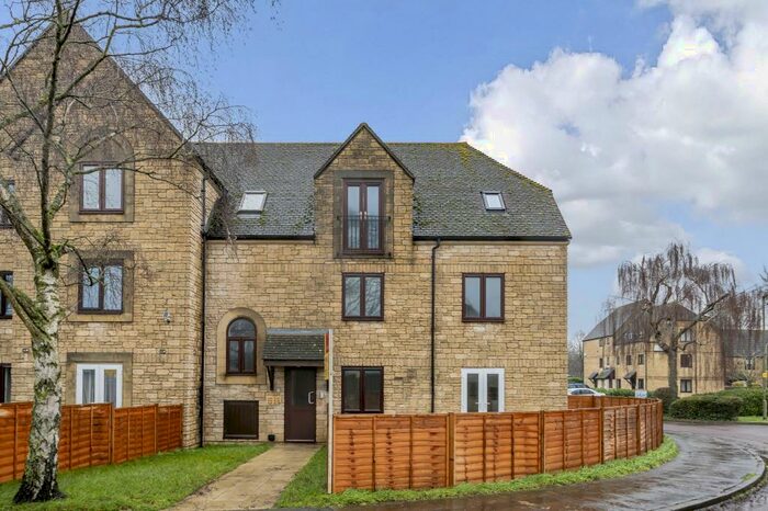 2 Bedroom Apartment To Rent In Beechgate, Witney, OX28