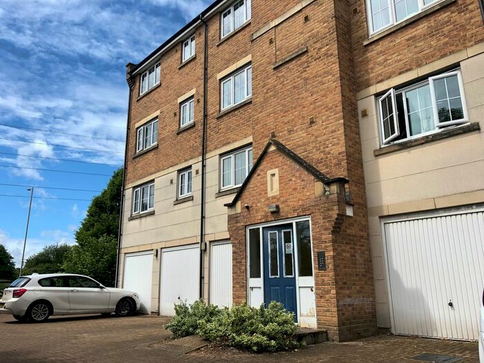 2 Bedroom Flat To Rent In Luton Road, Dunstable, LU5