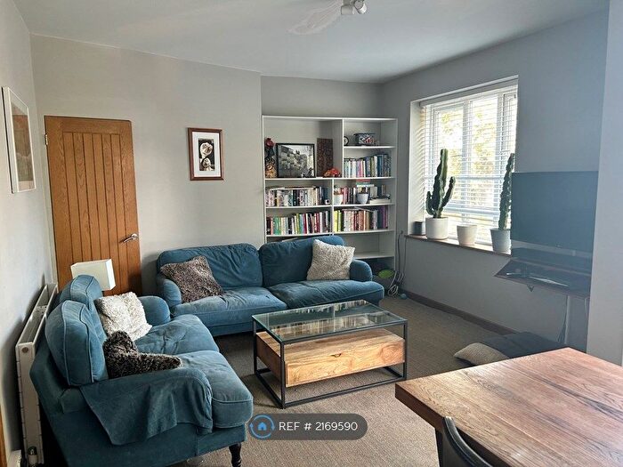 2 Bedroom Maisonette To Rent In Lauriston House, London, E9