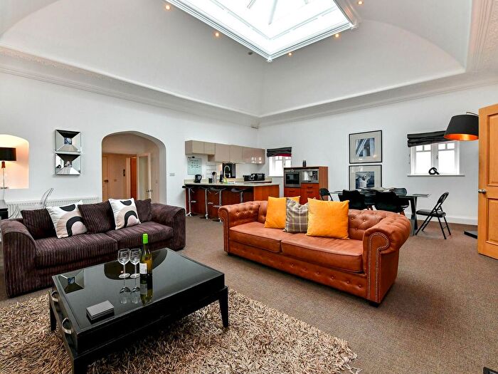 3 Bedroom Flat To Rent In Riverside, CF11