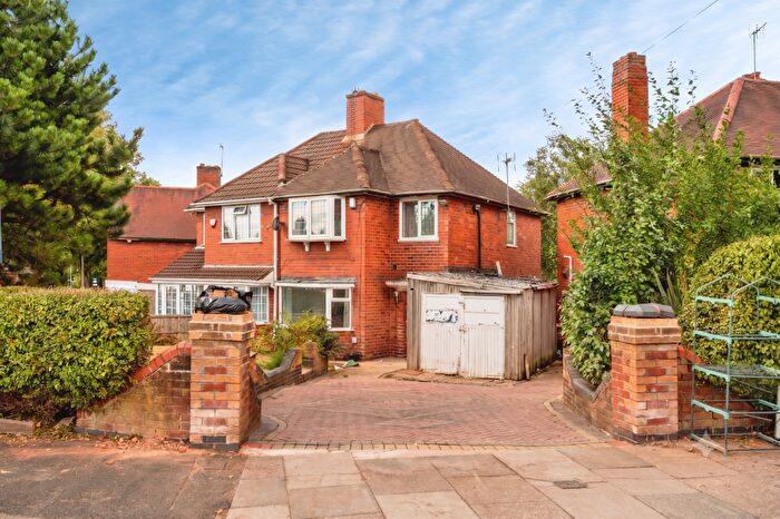 3 Bedroom Semi-Detached House For Sale In Chelmorton Road, Birmingham, B42