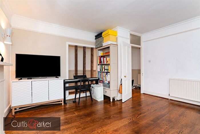 2 Bedroom Flat For Sale In Grosvenor Road, Chiswick, W4