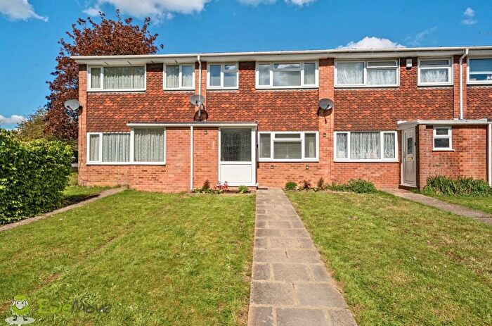 3 Bedroom Terraced House For Sale In Stephens Road, Tadley, Hampshire, RG26