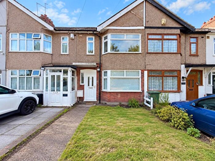 3 Bedroom House To Rent In Wentworth Way, Rainham, RM13