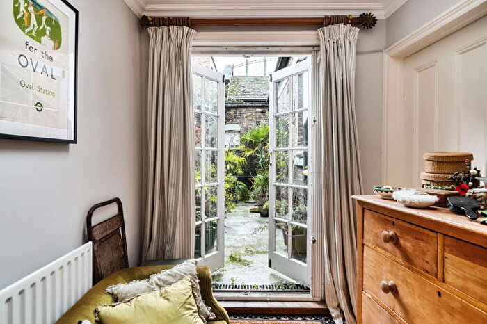 2 Bedroom Flat For Sale In Kennington Road, London, SE11