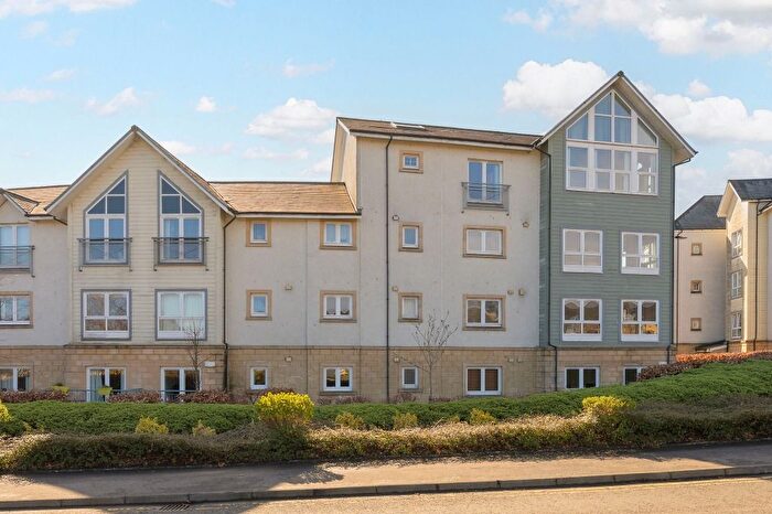 2 Bedroom Flat For Sale In Chandlers Court, Stirling Town, Stirling, FK8