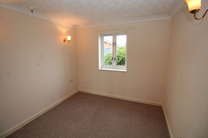 2 Bedroom Apartment To Rent In Queens Park View, Chester, Cheshire, CH4