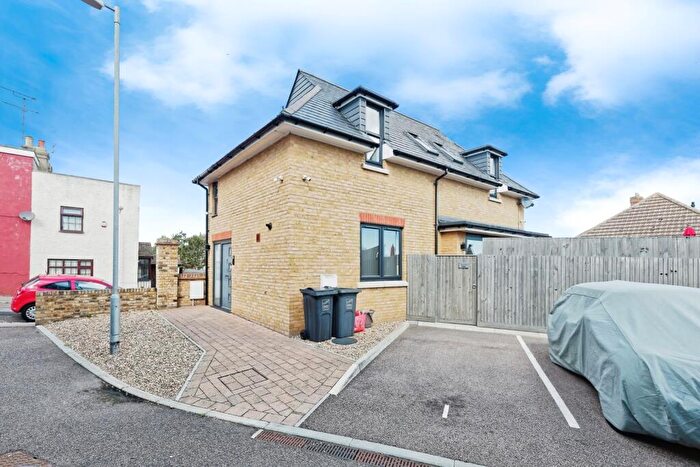 3 Bedroom Detached House For Sale In Millers Hill, Ramsgate, Kent, CT11