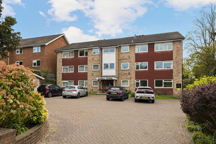 2 Bedroom Apartment For Sale In Upper Brighton Road, Surbiton, KT6