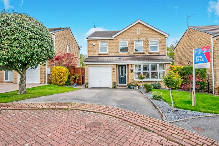 4 Bedroom Detached House For Sale In Barkers Well Fold, New Farnley, Leeds, LS12