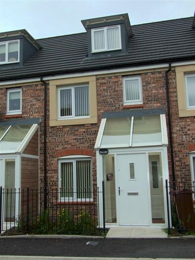4 Bedroom Terraced House To Rent In Barmouth Walk, Oldham, OL8