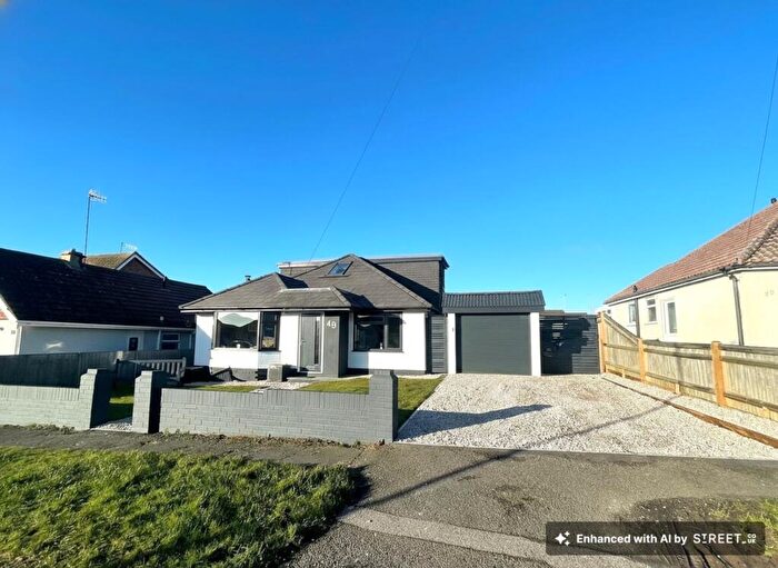 4 Bedroom Chalet For Sale In Cavell Avenue, Peacehaven, BN10