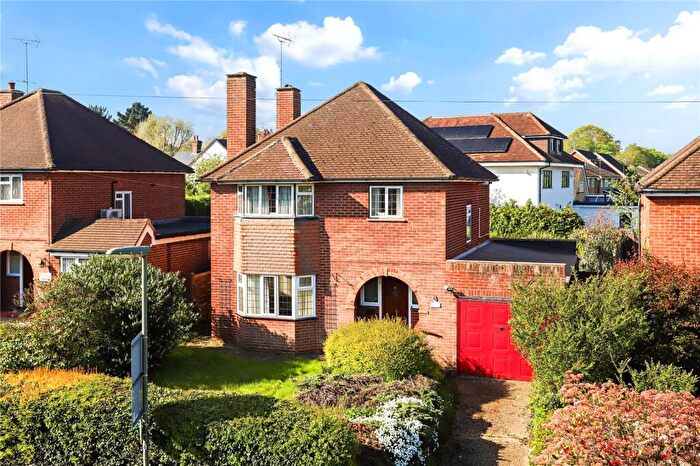 3 Bedroom Detached House For Sale In Tilford Road, Farnham, Surrey, GU9