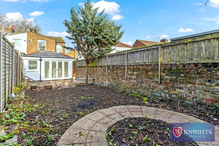 3 Bedroom End Of Terrace House For Sale In Gordon Road, Enfield, EN2