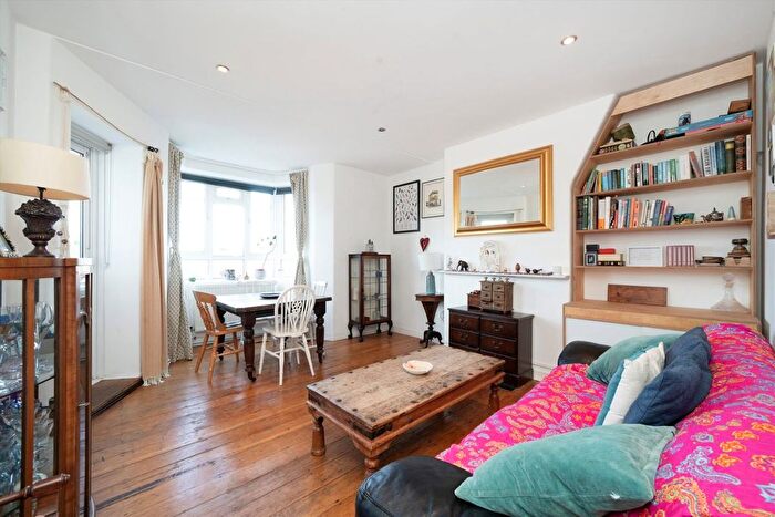 2 Bedroom Flat For Sale In White City Estate, Shepherds Bush, W12