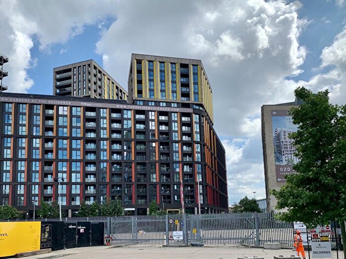 2 Bedroom Flat To Rent In Thornes House, Charles Clowes Walk, Nine Elms, SW11