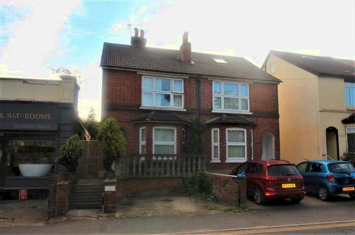 3 Bedroom House To Rent In Woking, GU22