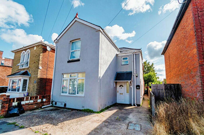 5 Bedroom Semi-Detached House For Sale In Oxford Road, Southampton, SO14