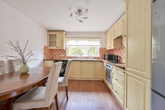 2 Bedroom Flat To Rent In Shelley Way, Colliers Wood, London, SW19