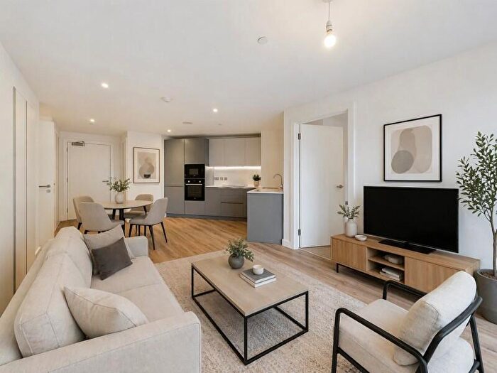 2 Bedroom Apartment To Rent In Block B :: The Railings, M5