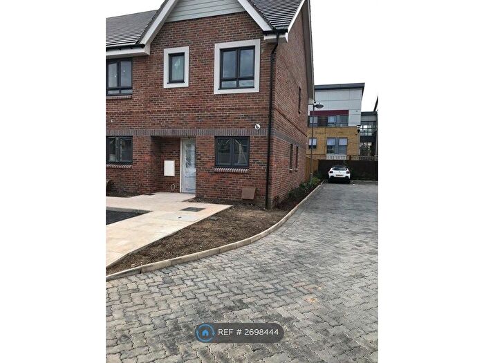 3 Bedroom End Of Terrace House To Rent In Richardson Close, Aylesbury, HP19