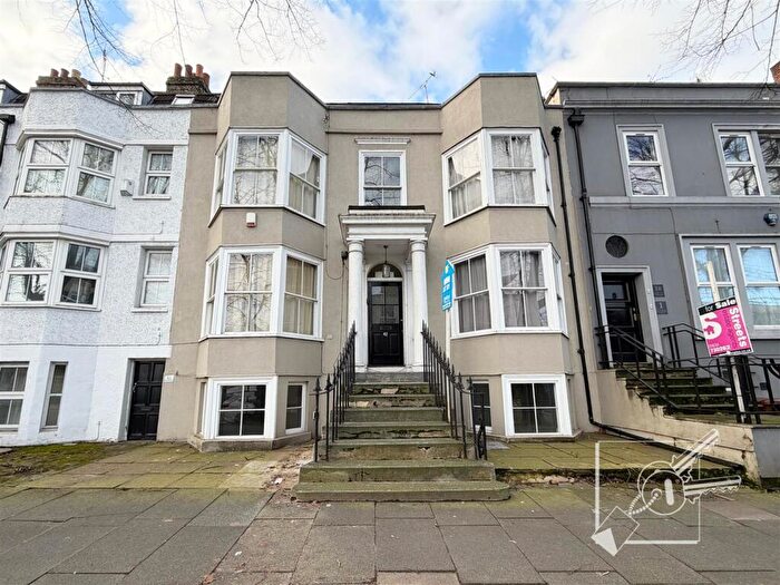 1 Bedroom Flat To Rent In New Road, Chatham, Kent, ME4