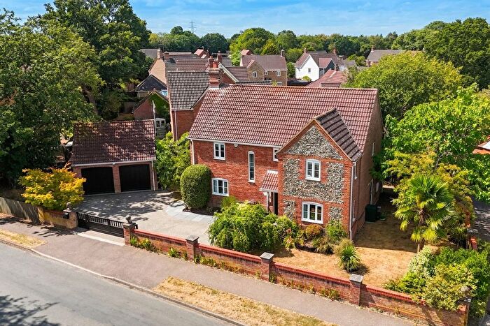 4 Bedroom Detached House For Sale In Priors Grove, Yaxham, Dereham, NR19
