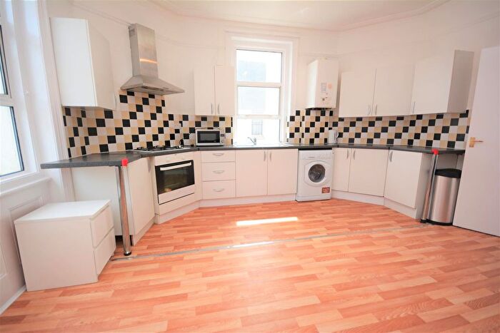 2 Bedroom Flat To Rent In High Street Colliers Wood, Colliers Wood, London, SW19