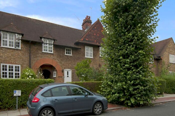 2 Bedroom Property To Rent In Asmuns Place, Hampstead Garden Suburb, NW11